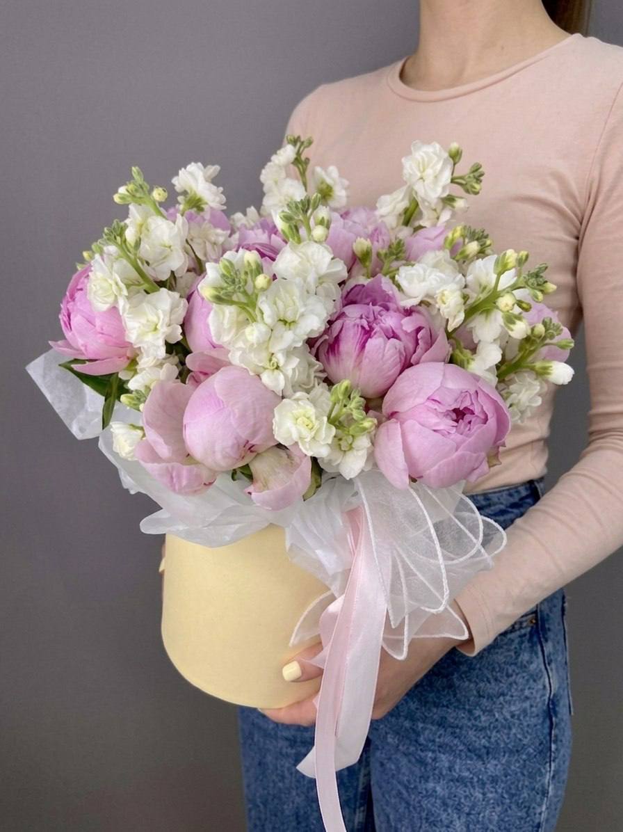 Композиция в коробке «Дуэт оттенков»